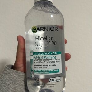 Garnier Micellar Cleansing Water with Salicylic Acid - Green and White
